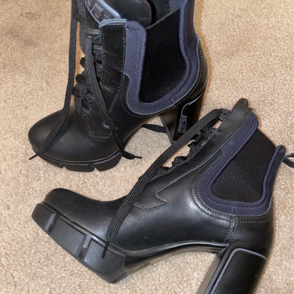 Prada Chunky heel ankle boot. Like new - Picture 2 of 4